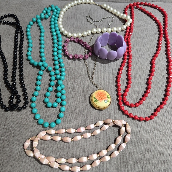 Vintage necklaces & bracelets - Picture 2 of 13
